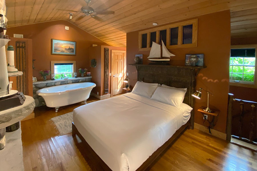 Great Lakes Room tub