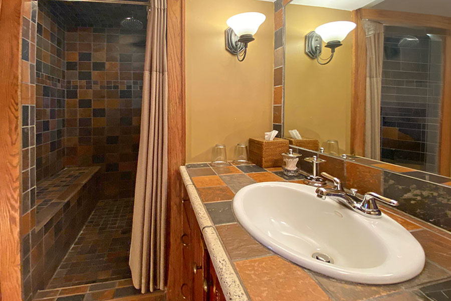 Indian Summer Room's Bathroom